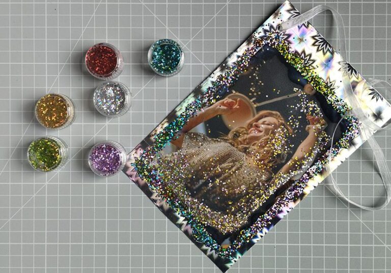 Creating Glitter Photo Frames with Simple Materials: A DIY Guide